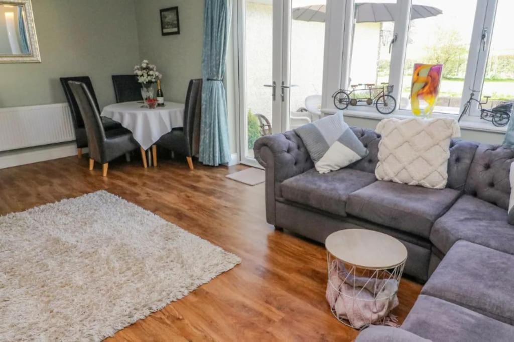 Two Acres- Spacious, Delightful, Pet Free Bungalow Levens المظهر الخارجي الصورة