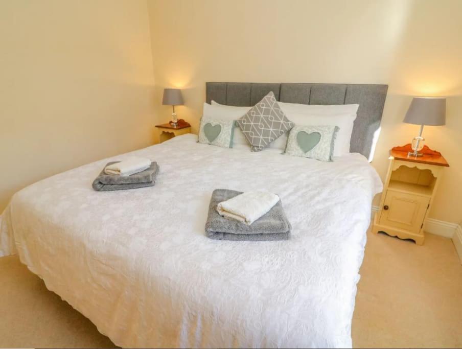 Two Acres- Spacious, Delightful, Pet Free Bungalow Levens المظهر الخارجي الصورة